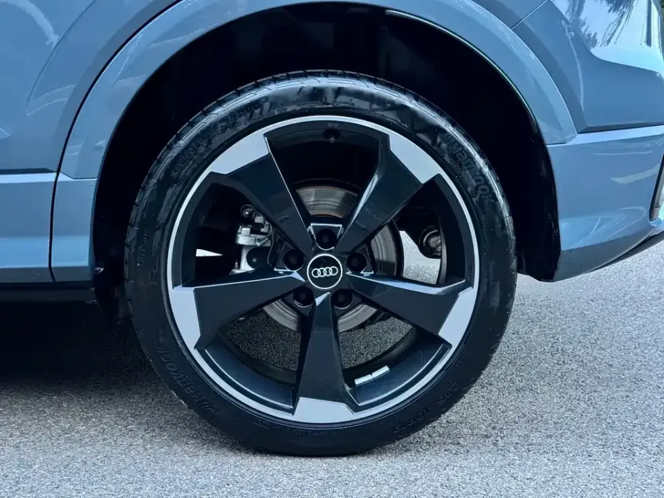Audi Q2L