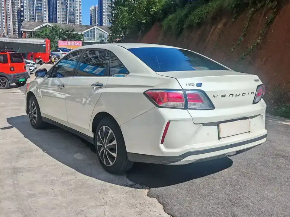 Venucia D60 EV