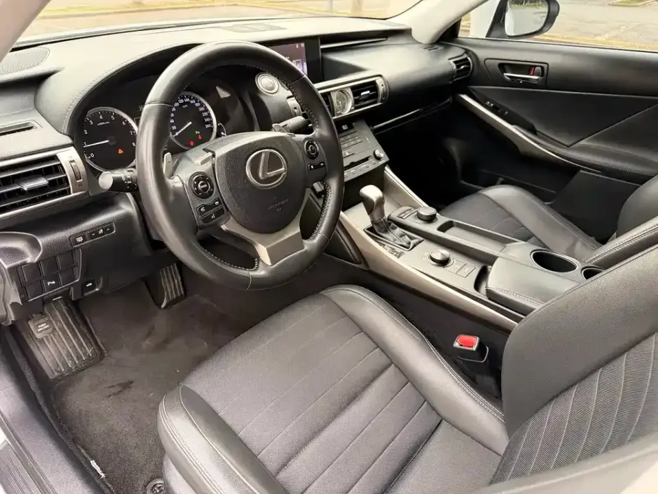 Lexus IS