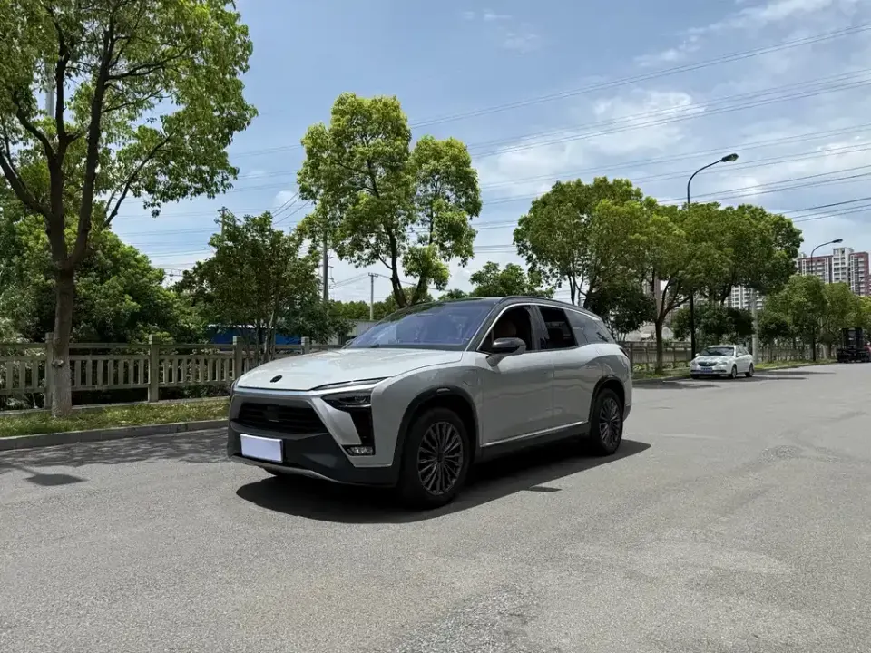 Nio ES8