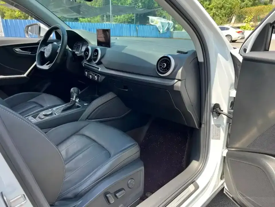 Audi Q2L