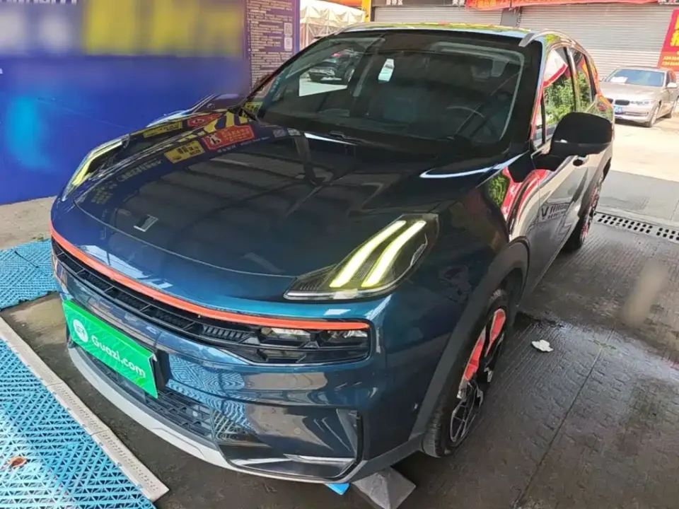 Lynk & Co 06