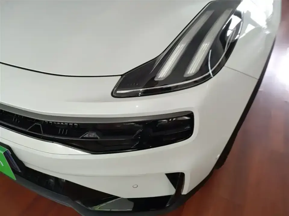 Lynk & Co 06