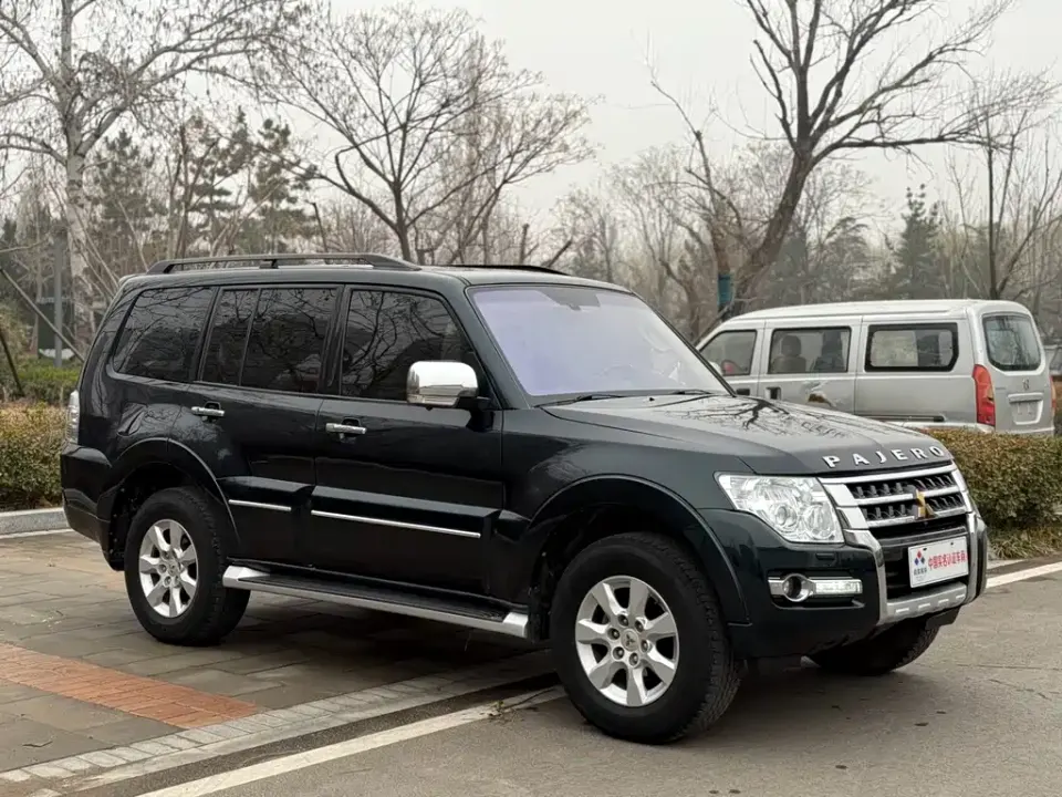 Mitsubishi Pajero (Import)