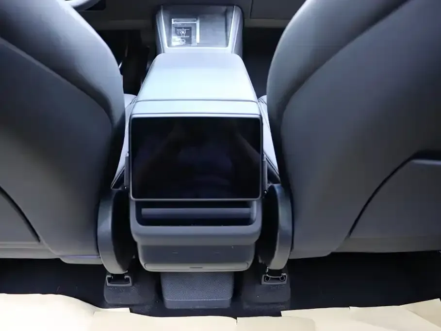 Tesla Model Y L