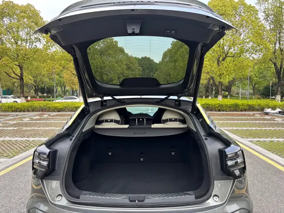 Lynk & Co 05
