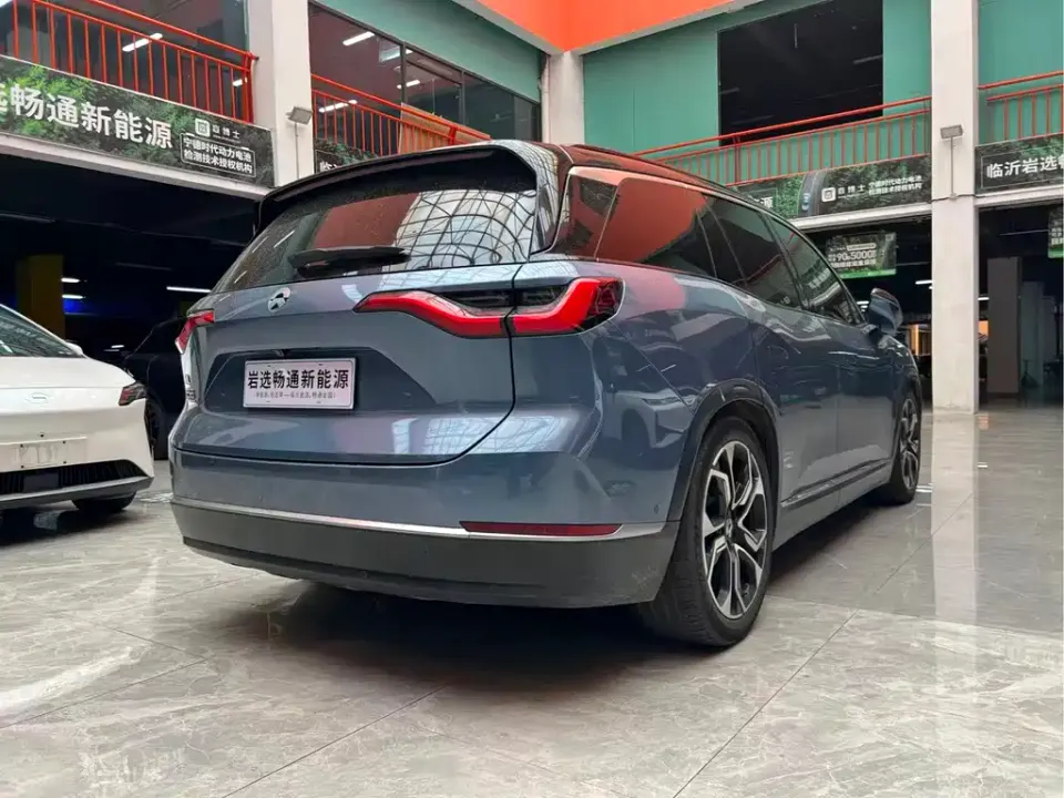Nio ES8