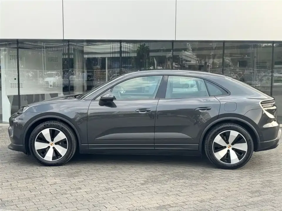 Porsche Macan EV