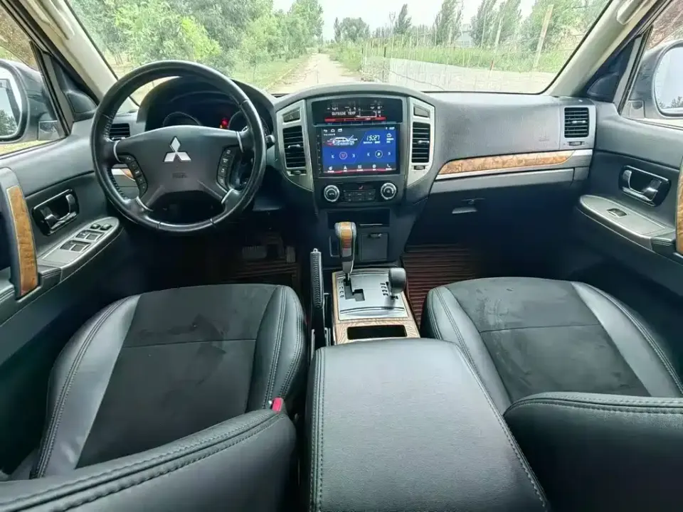 Mitsubishi Pajero (Import)