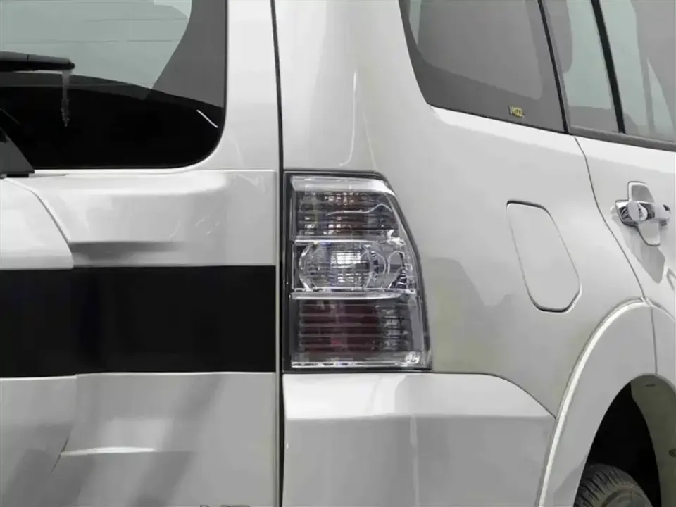 Mitsubishi Pajero (Import)