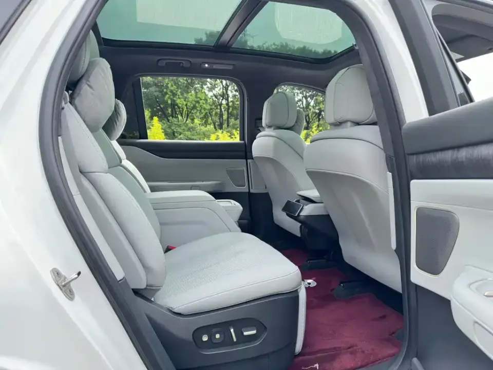 Nio ES8