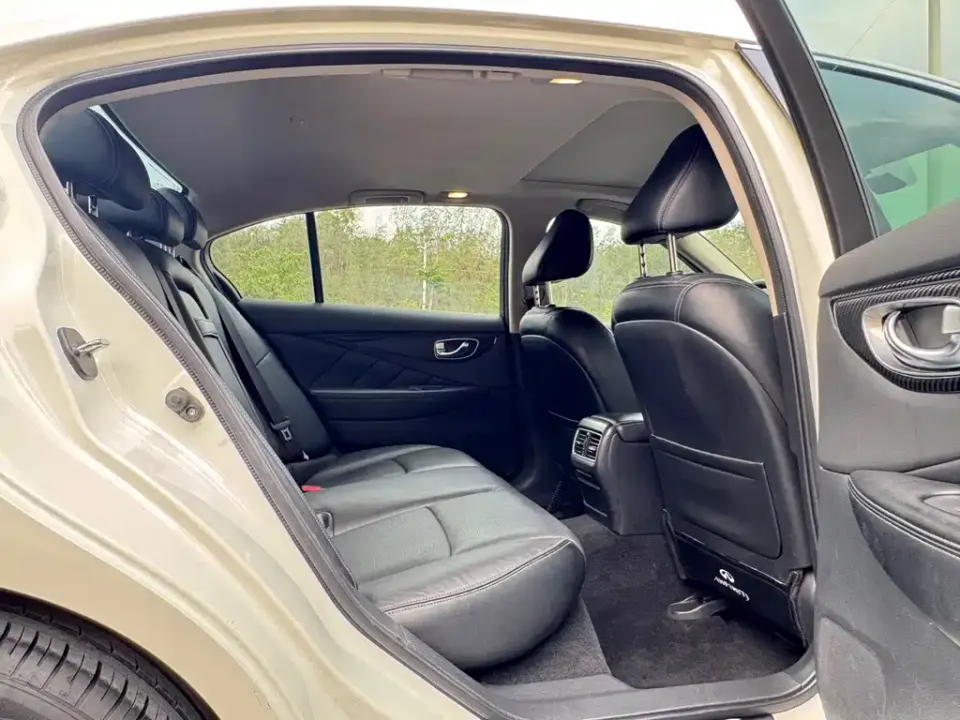 Infiniti Q50L