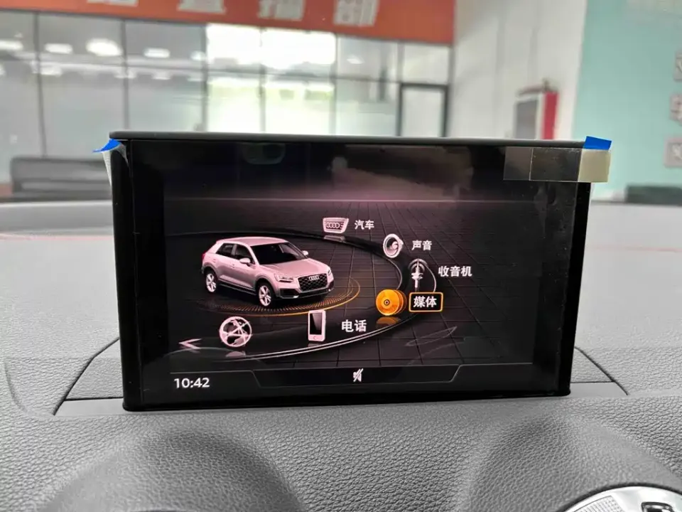 Audi Q2L