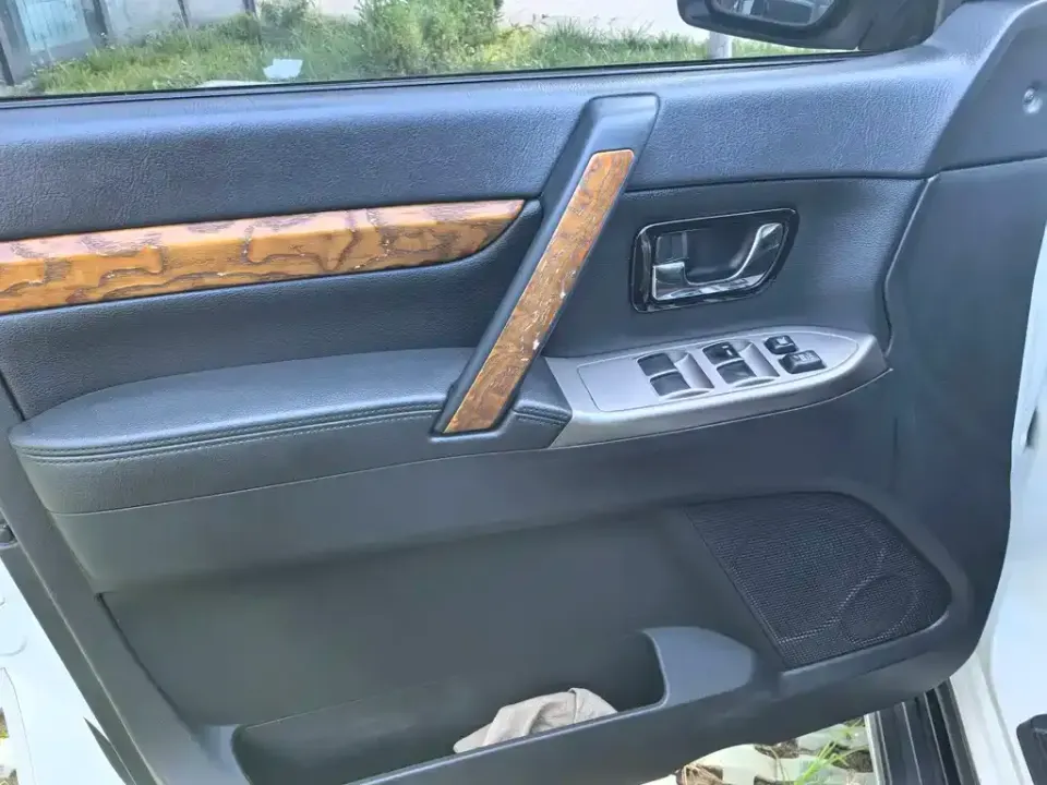 Mitsubishi Pajero (Import)
