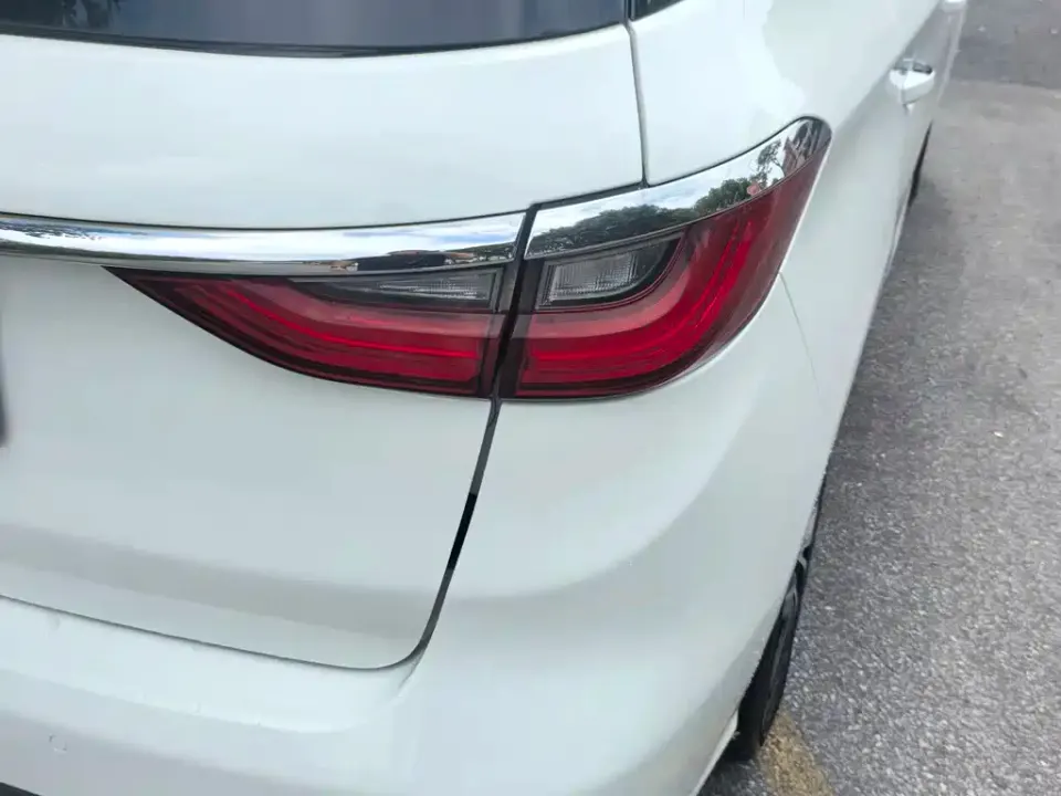 BYD MAX