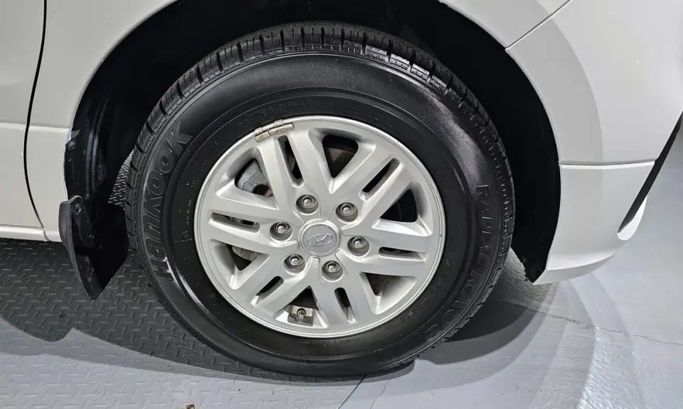 Hyundai Starex