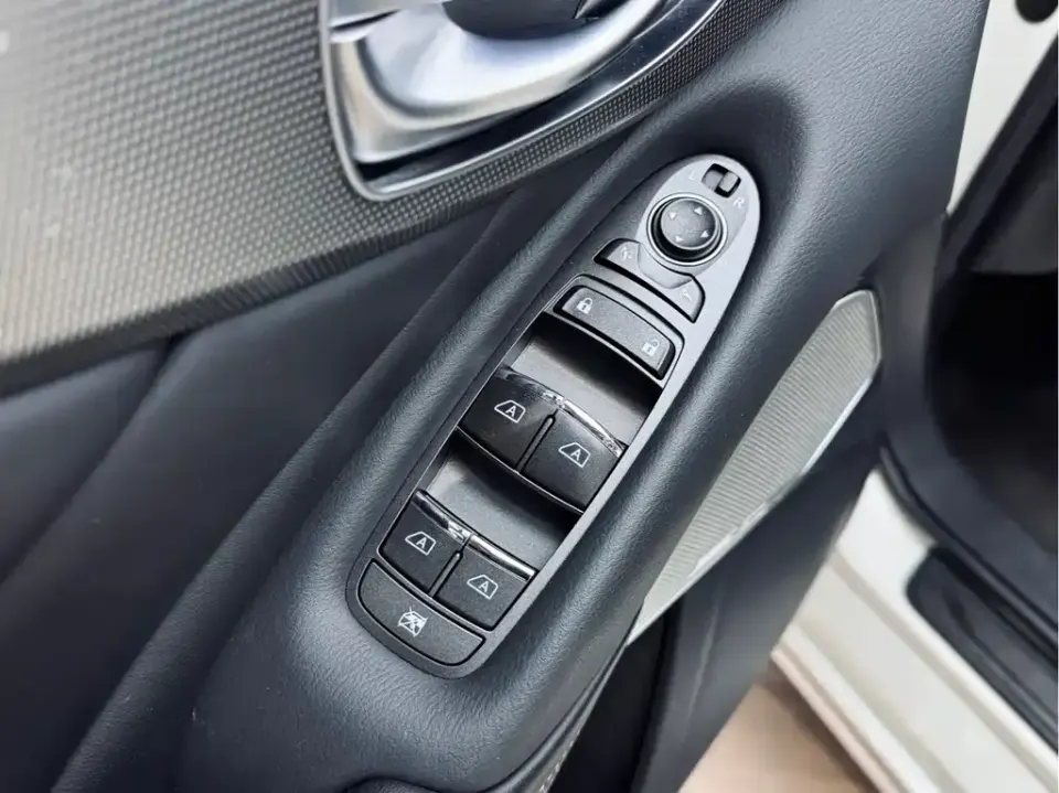 Infiniti Q50L