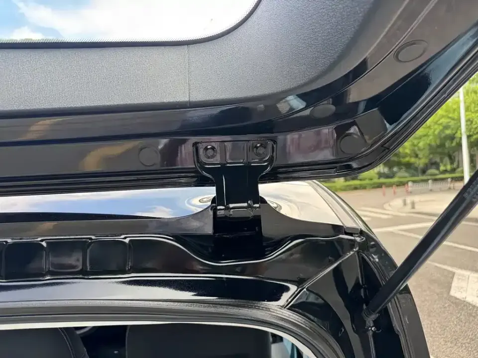 Baojun E300