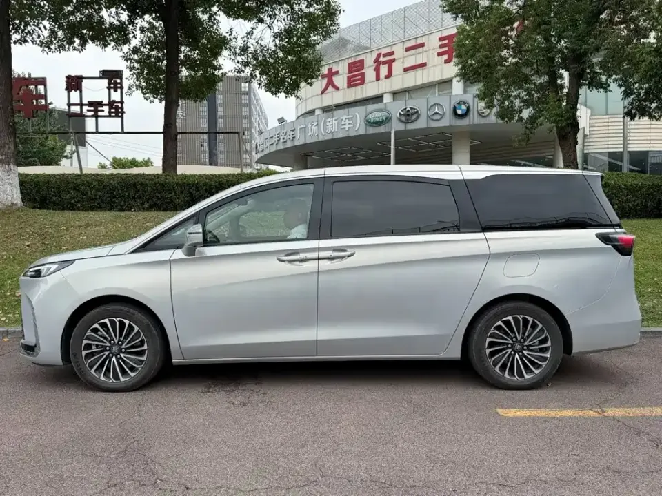 Buick GL8 Hybrid