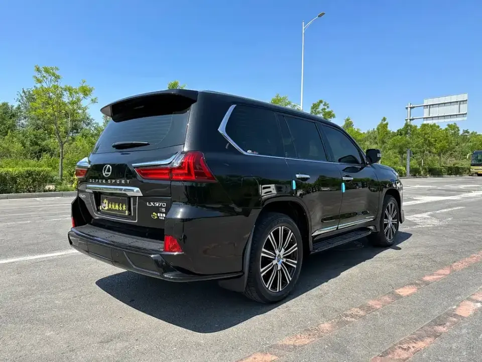 Lexus LX