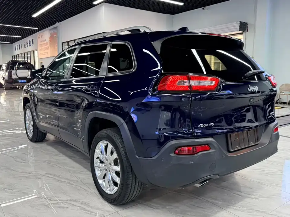 Jeep Cherokee (Import)