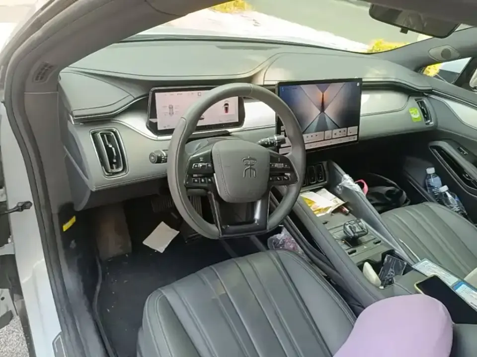 BYD L EV