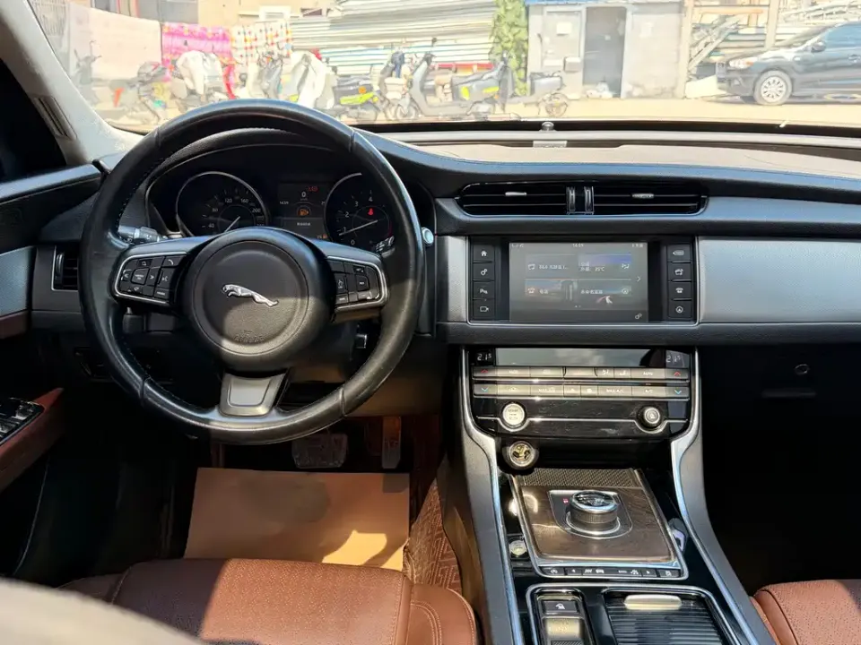 Jaguar XFL
