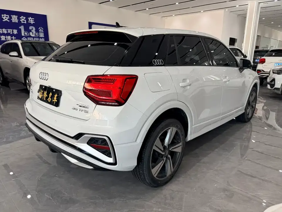 Audi Q2L
