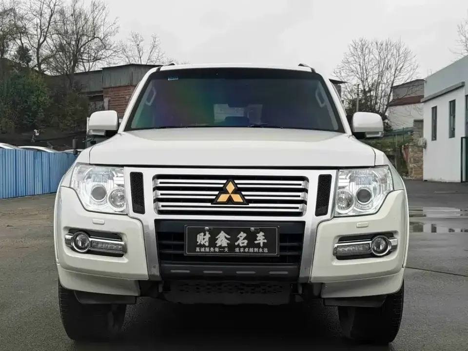 Mitsubishi Pajero (Import)