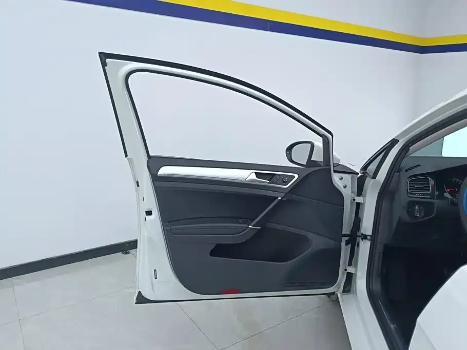 Volkswagen Golf EV