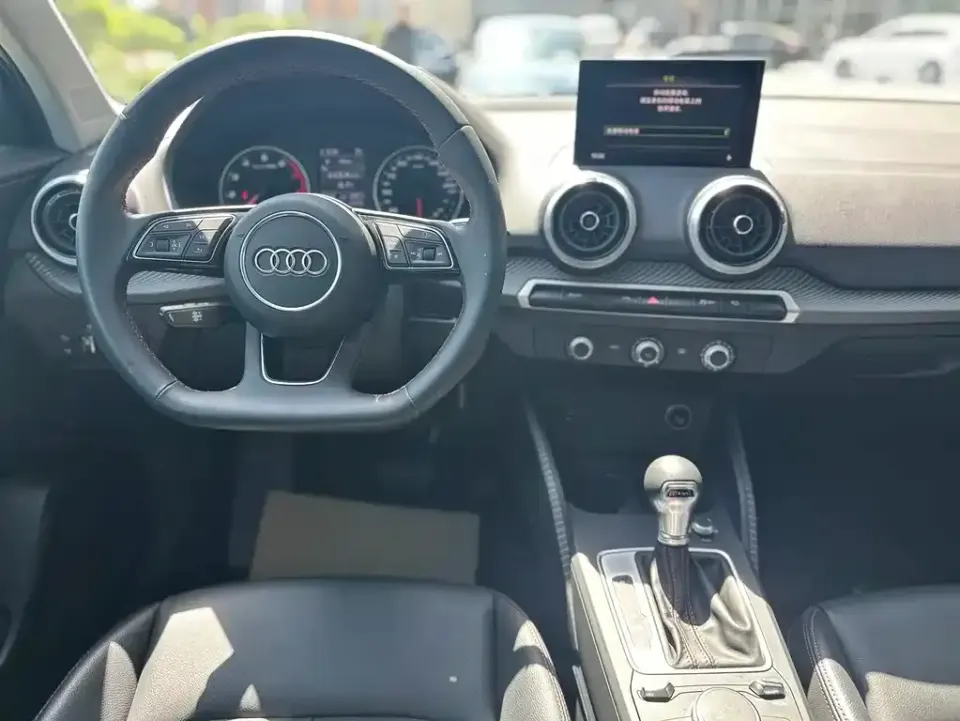 Audi Q2L
