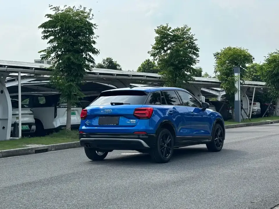 Audi Q2L