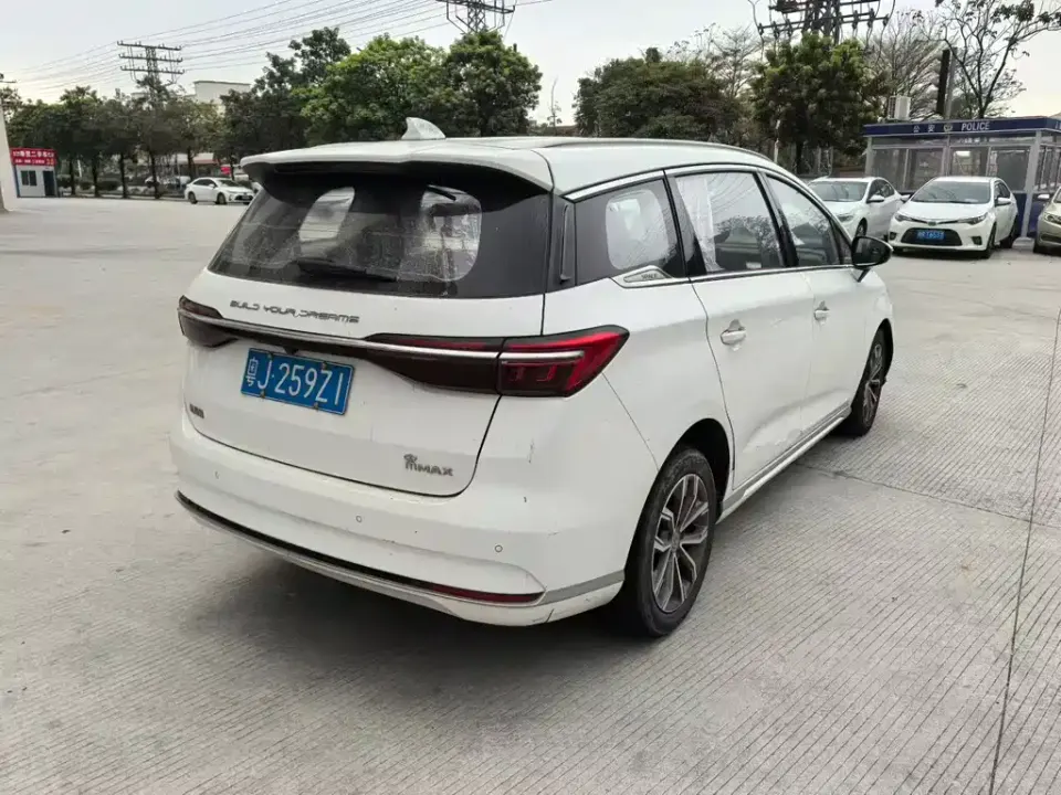 BYD MAX