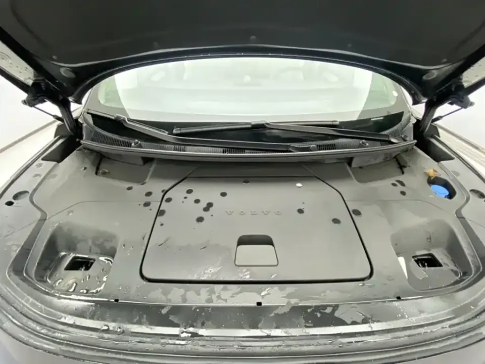 Volvo EM90