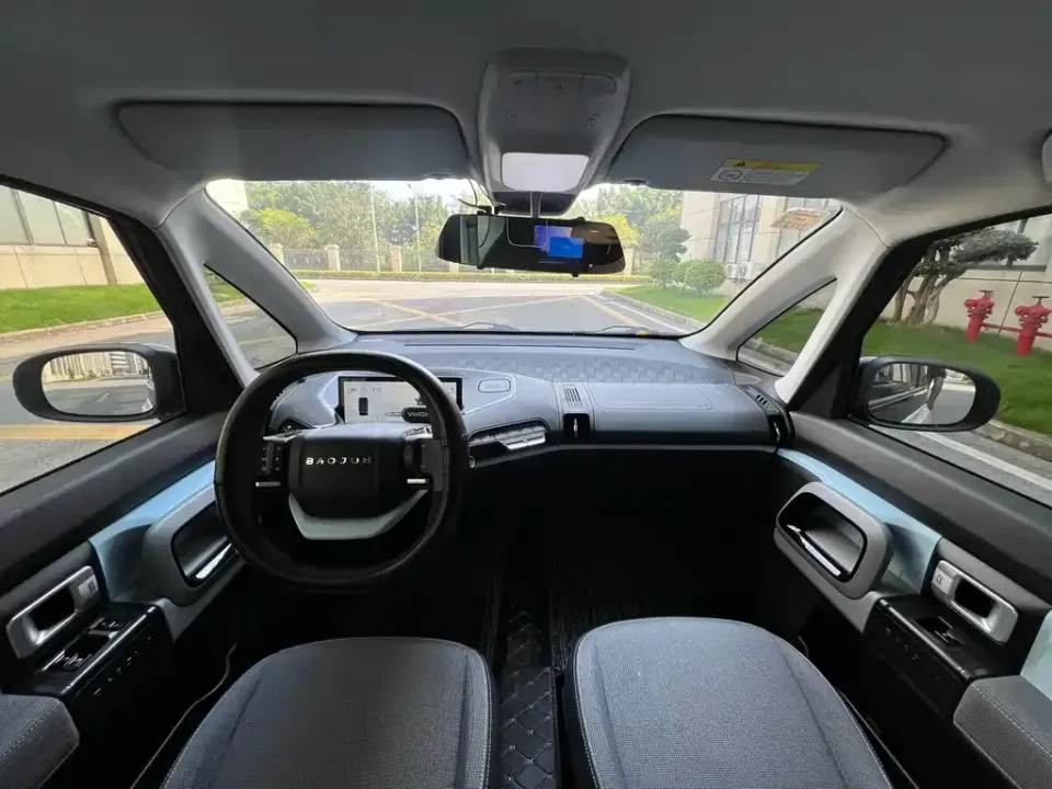 Baojun E300