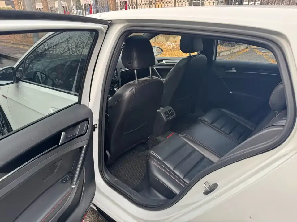 Volkswagen Golf GTI