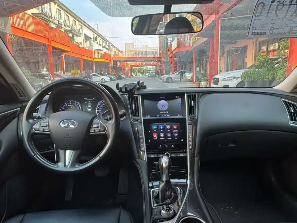 Infiniti Q50L