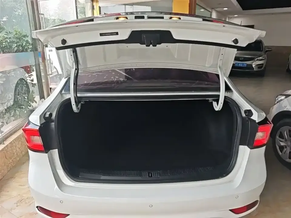 Roewe i5