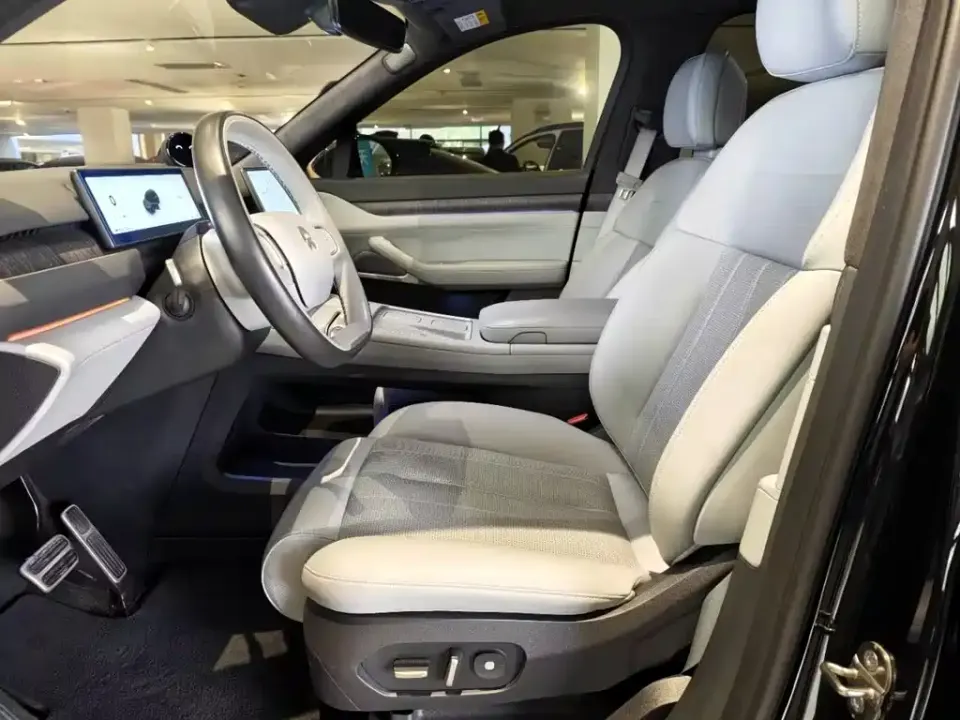 Nio ES8