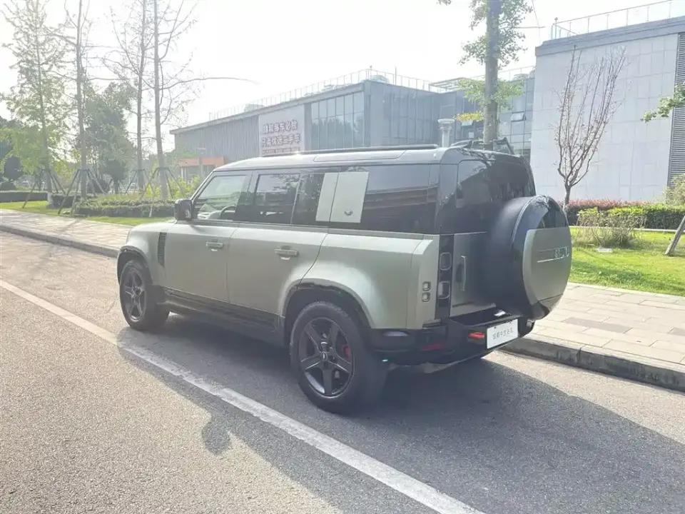 Land Rover Defender