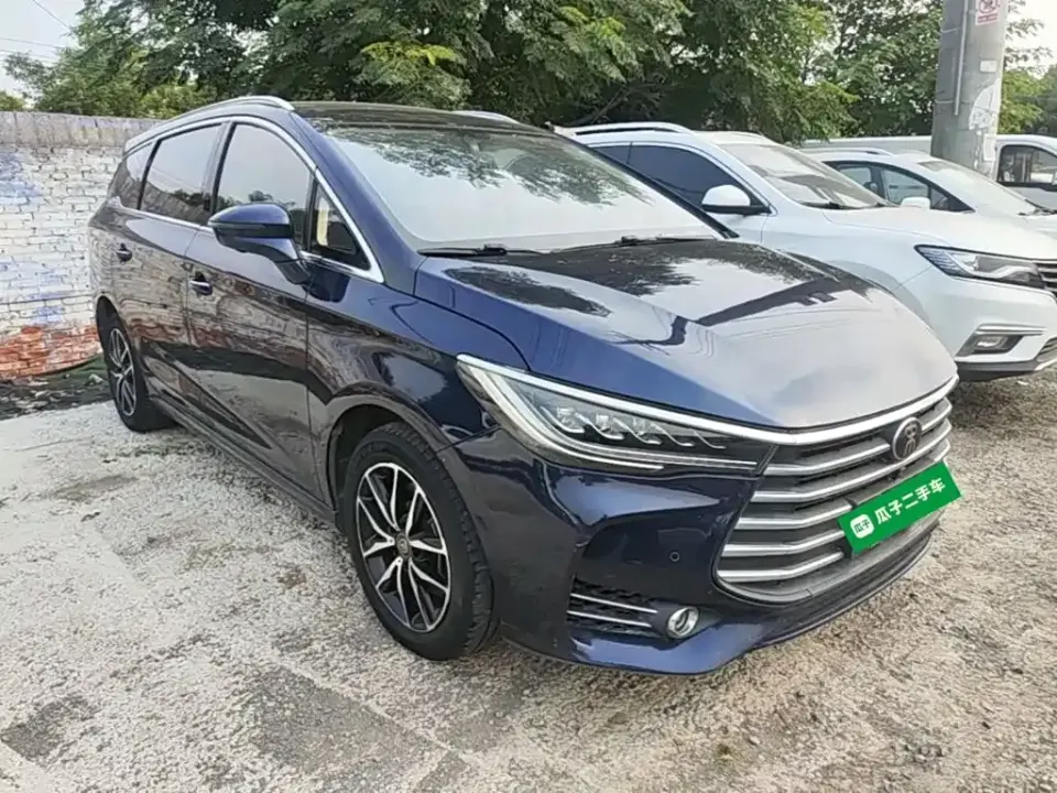 BYD MAX
