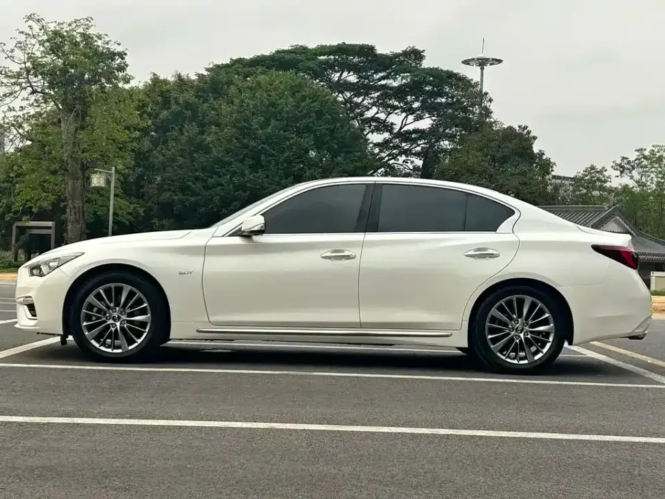 Infiniti Q50L