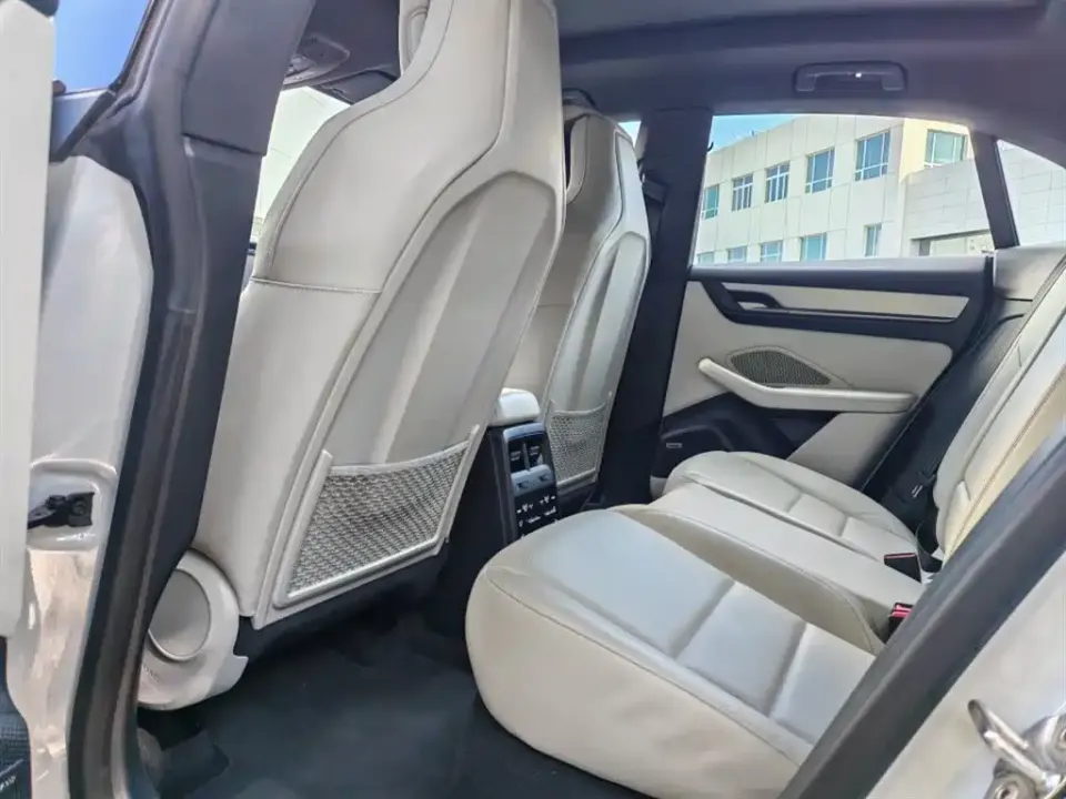 Porsche Macan EV