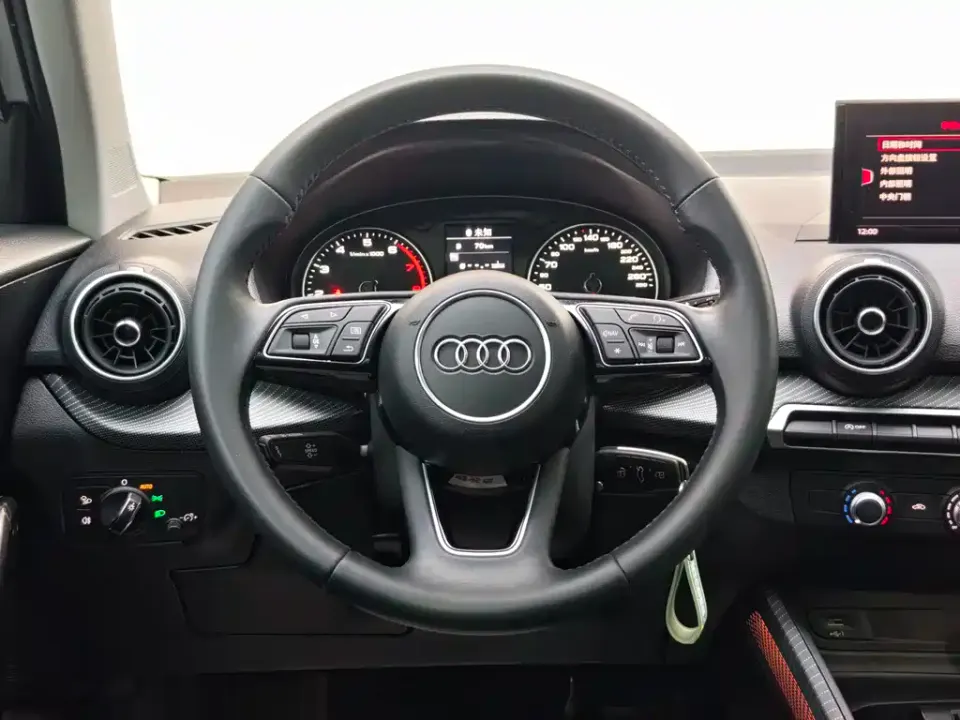 Audi Q2L