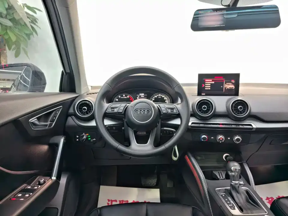 Audi Q2L