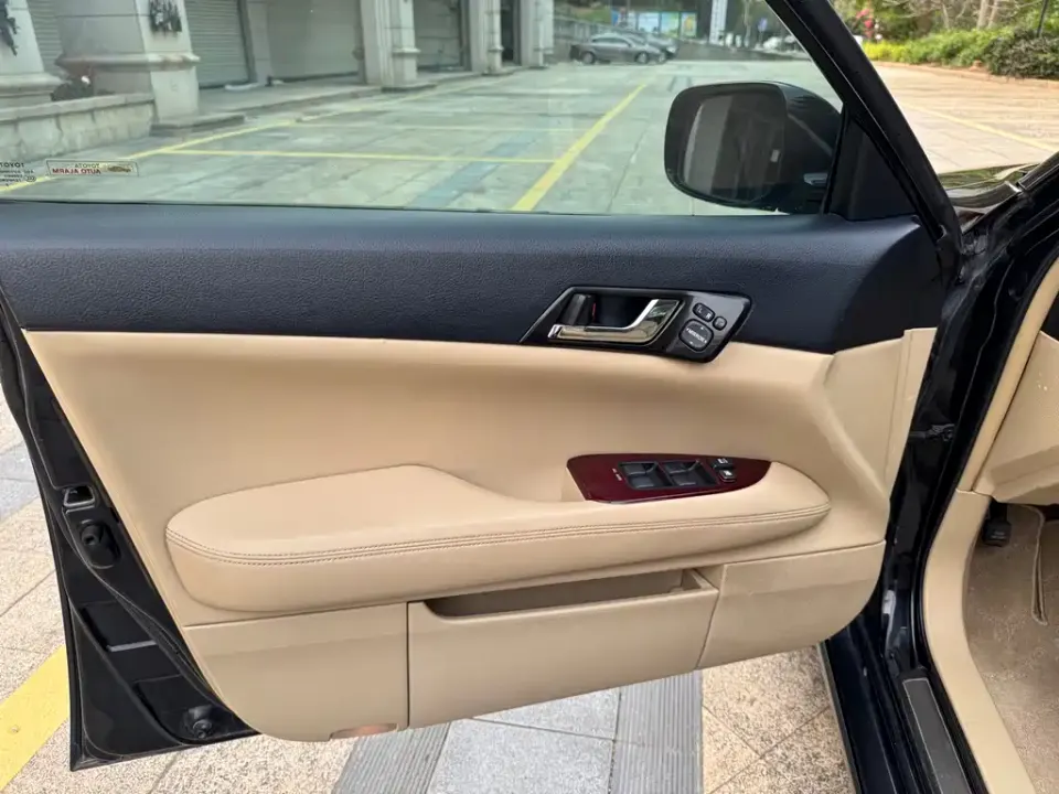 Toyota Reiz
