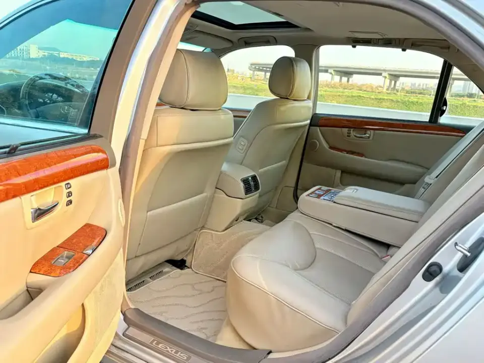 Lexus LS
