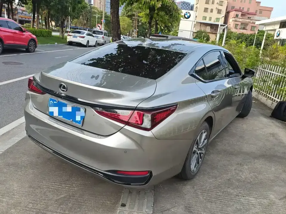 Lexus ES