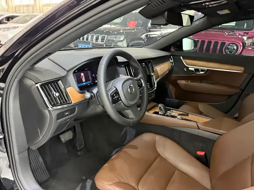 Volvo S90