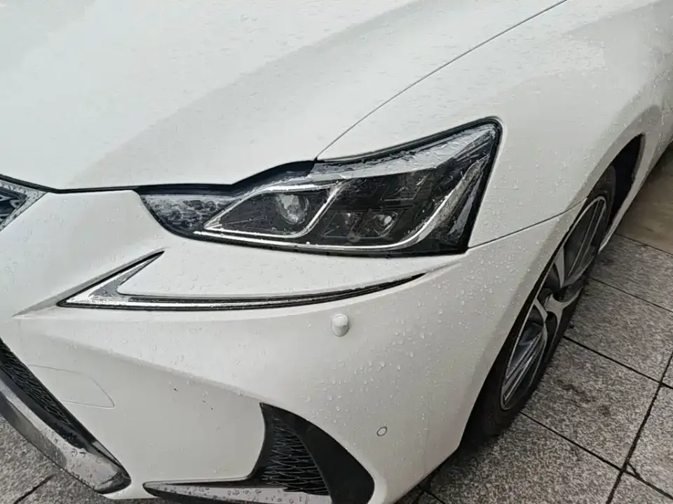 Lexus IS